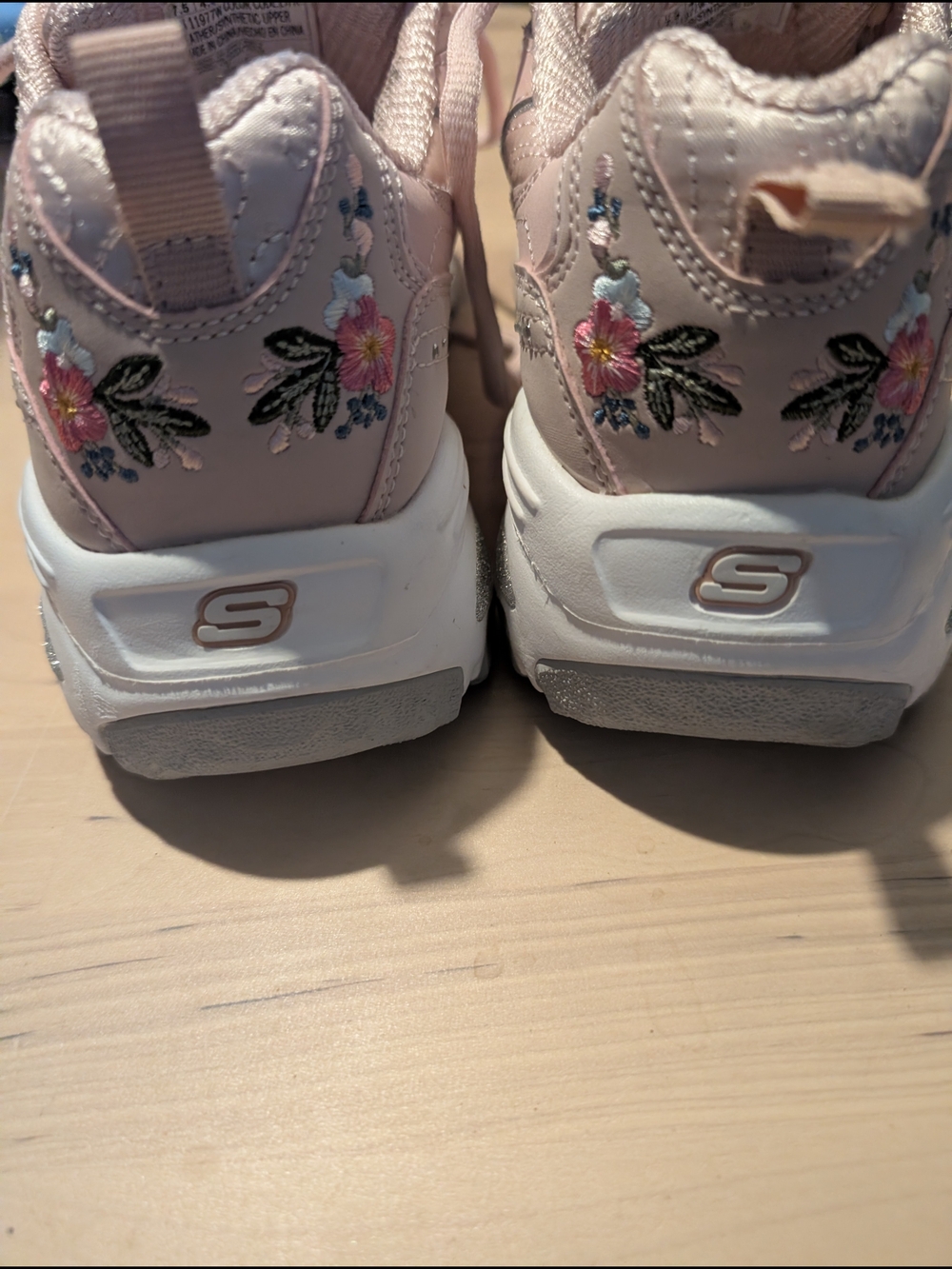 Skechers Women  7.5 Pink Floral Embroidered Sneakers